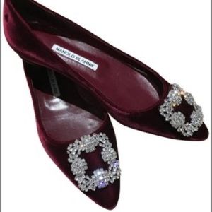 ✨SOLD✨Manolo Blahnik Hangisi Velvet Flats